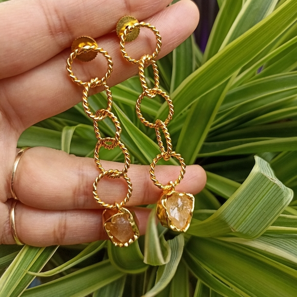 Very pretty handmade gold plated stone studded drop earrings - Picture 4 of 6